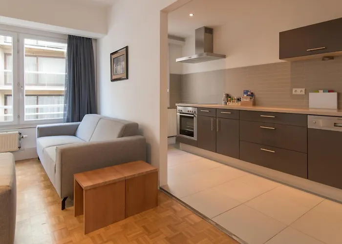 Lecomte - The Shoreline Seaview 187 *