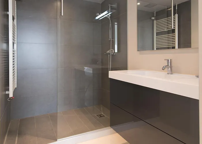 Lecomte - The Shoreline Seaview 187 * Ostende