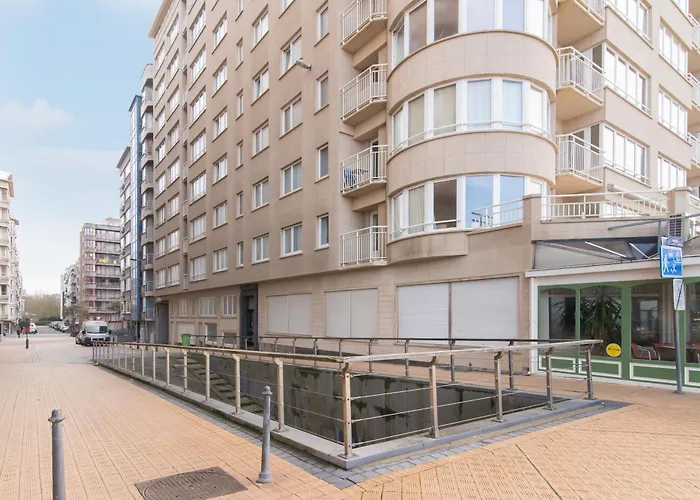 Lecomte - The Shoreline Seaview 187 Apartment